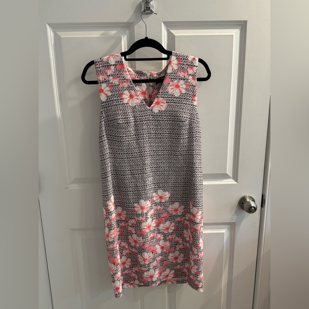 Women  Karl Lagerfeld Paris sleeveless sheath dress black pink floral size 8
